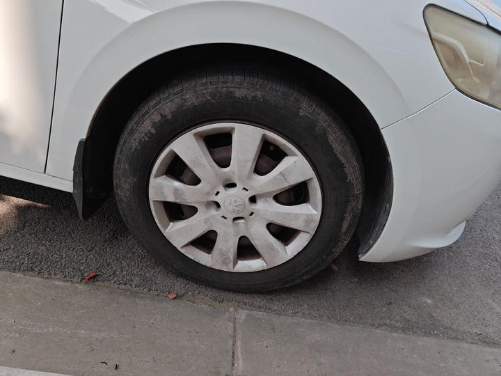 301 2014 1.6L MT Comfort photo 8