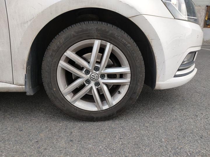 2015 1.6L AT Comfort photo 8