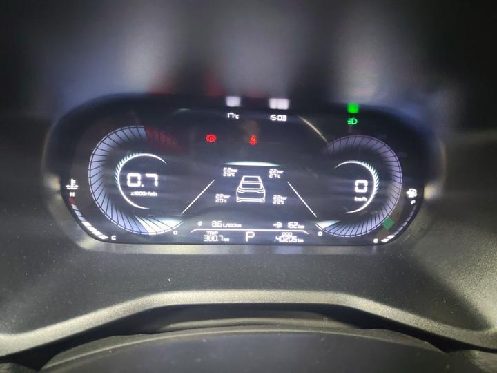 Emgrand 2022 4 1.5L CVT Elite photo 4