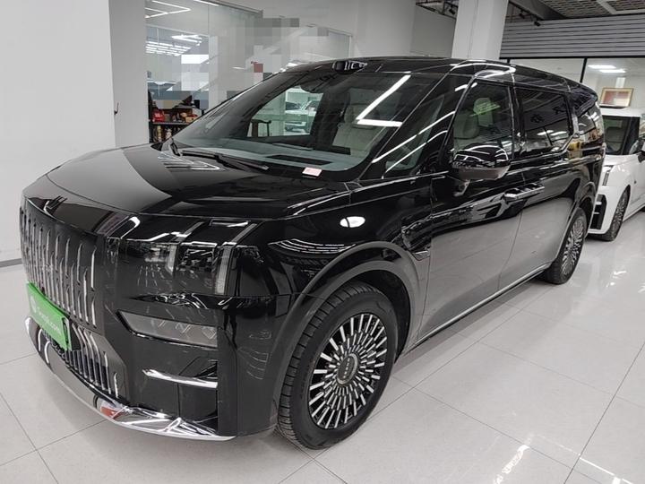 009 2024 6-Seater Executive AWD 108kWh