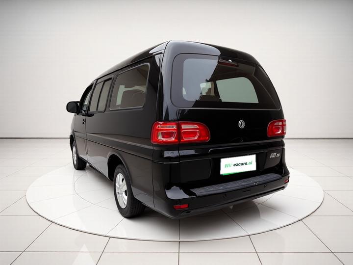 Lingzhi 2022 M5L 1.6L 7-Seater photo 4