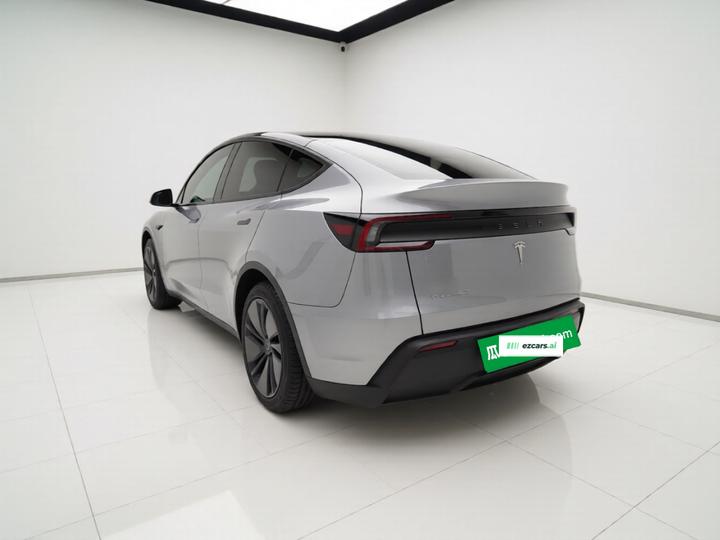Model Y 2025 RWD Launch Edition photo 4