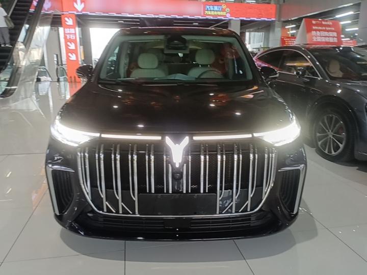 Voyah Dreamer 2024 PHEV Extended Range Flagship photo 2