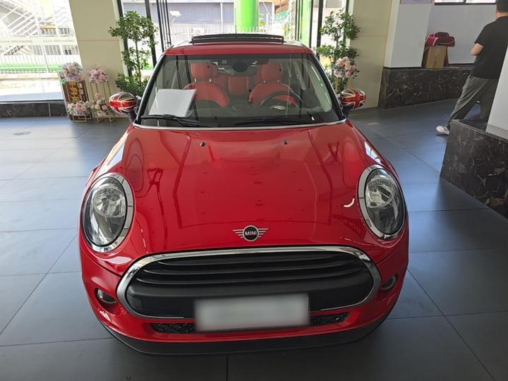 2018 1.5T ONE PLUS 5-Door photo 2
