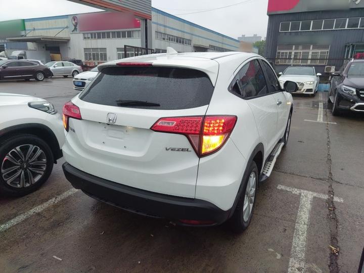 Vezel 2017 1.5L CVT RWD Comfort photo 4