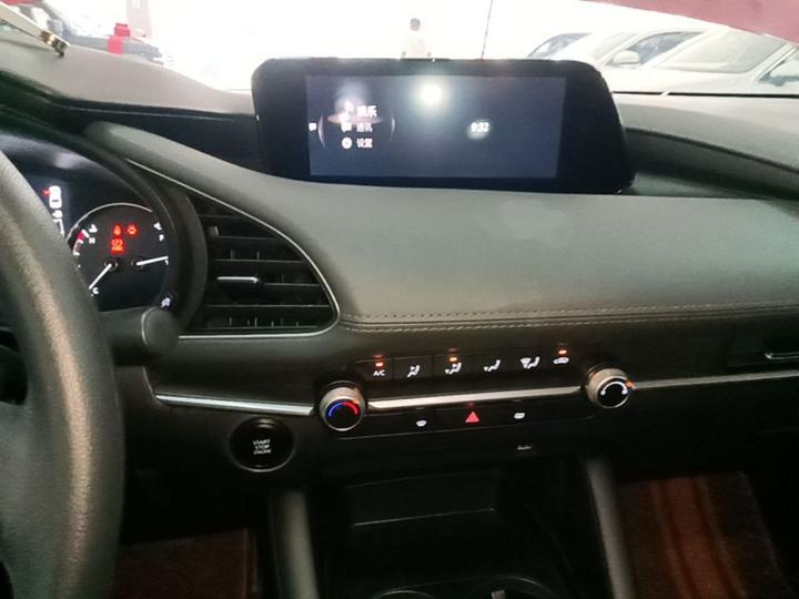 3 Axela 2020 1.5L AT photo 4