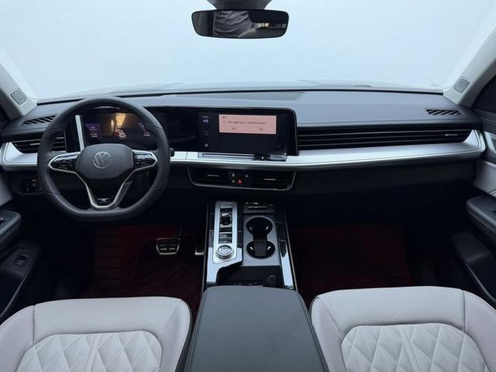 2023 380TSI AWD R-Line Launch Edition photo 8