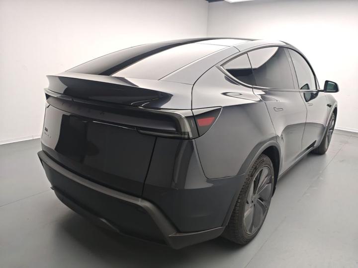 Model Y 2025 RWD photo 6