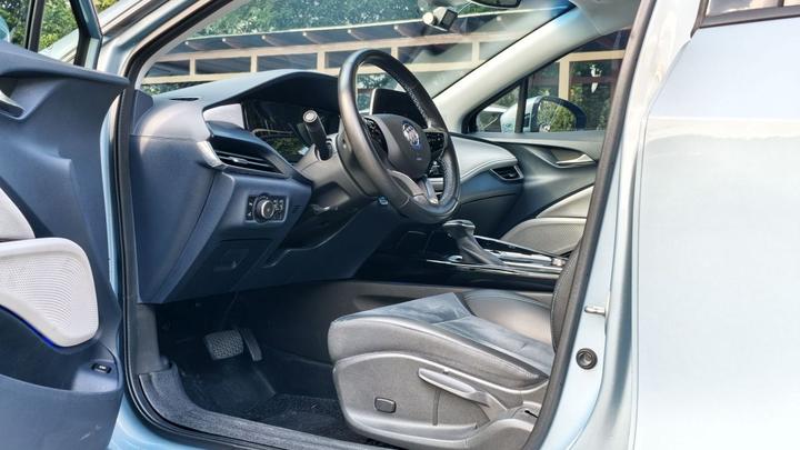 6 2020 PHEV photo 6