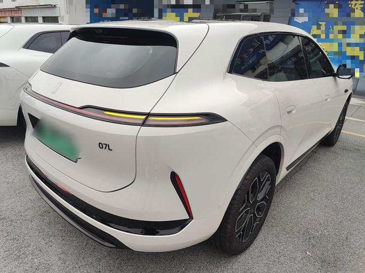 07L 2027 Max+ EV photo 4