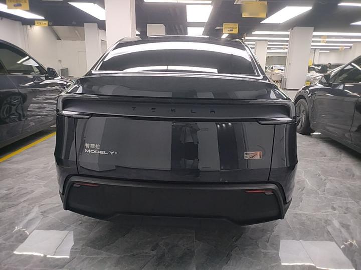 Model Y 2025 Long Range AWD Launch Edition photo 5