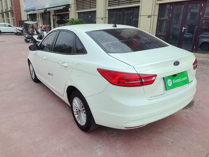 Escort 2017 Facelift 1.5L MT Comfort photo 4