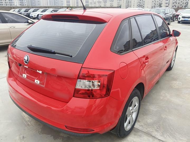 Rapid Spaceback 2014 1.6L AT Enjoy photo 4