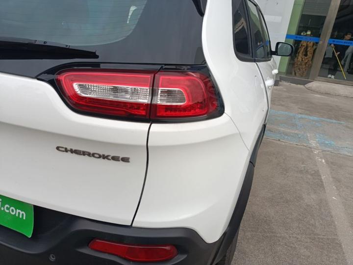 Cherokee 2016 2.4L 75 Tribute photo 7