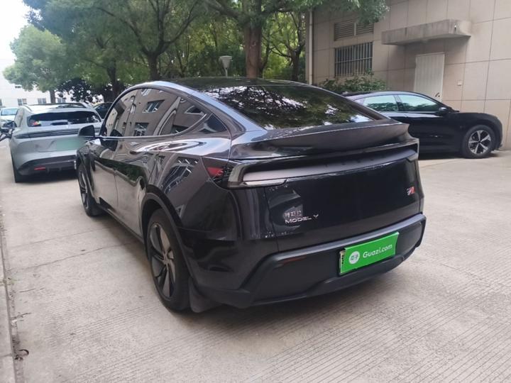 Model Y 2025 RWD Launch Edition photo 4