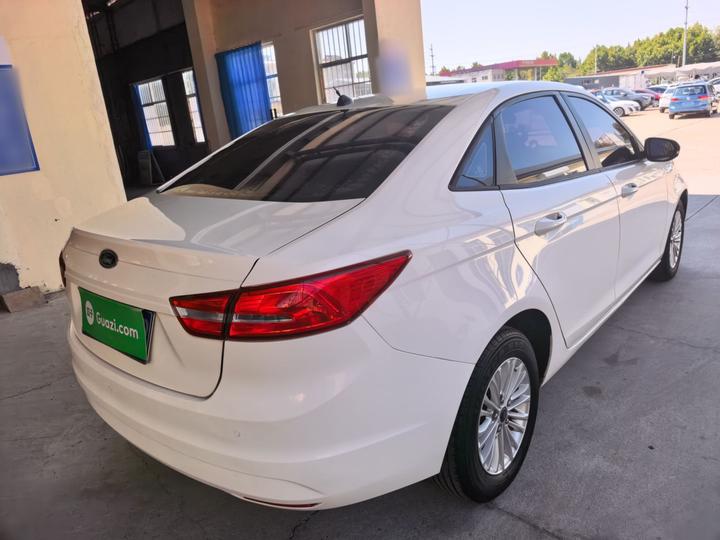 Escort 2017 Facelift 1.5L MT Comfort photo 4