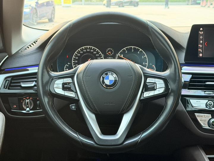 5 Series 2019 Facelift 525Li Luxury photo 2