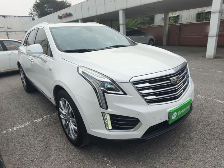 XT5 2018 28E AWD Leading photo 3