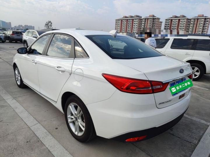 Escort 2019 1.5L AT photo 4