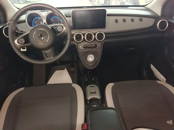 2021 351km Luxury photo 5