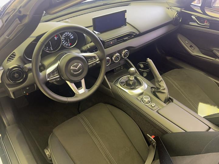 MX-5 25 2.0 MT Convertible photo 8