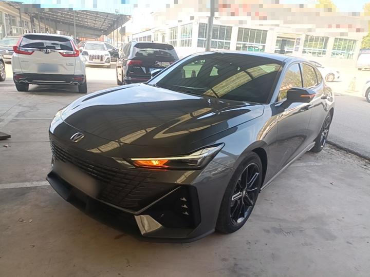 UNI-V 2022 1.5T Premium