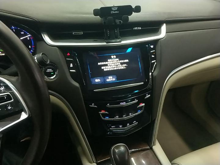 XTS 2016 28T Tech photo 4