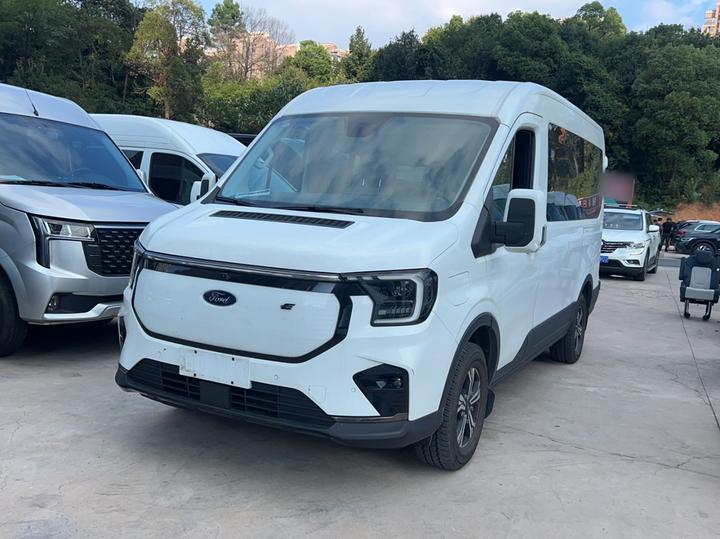 E Transit 2024 Bus Exclusive Medium Wheelbase 9-Seater 100.96kWh