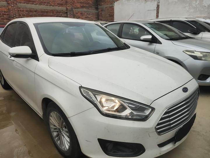 Escort 2017 1.5L MT Comfort photo 3