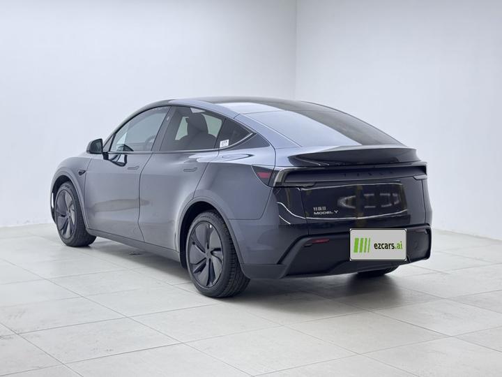 Model Y 2025 RWD photo 4