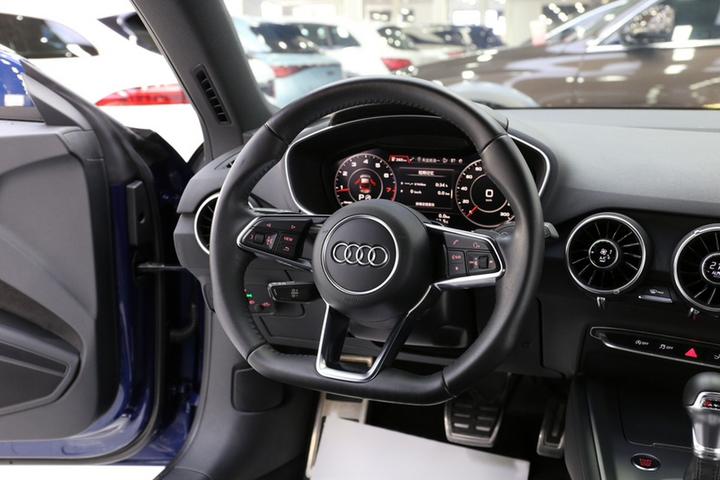 TT 2015 TT Coupe 45 TFSI quattro photo 3