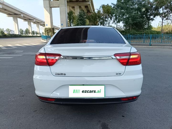 Vision 2018 1.5L AT photo 3