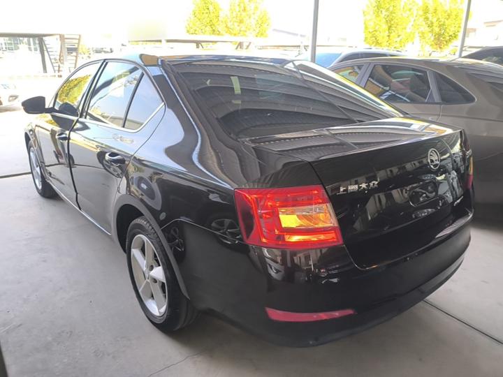 Octavia 2015 1.6L AT photo 4