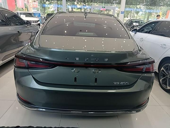 ES 2025 200 Exclusive photo 3