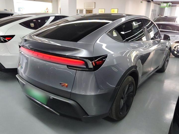 Model Y 2025 RWD Launch Edition photo 6