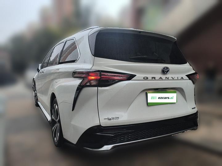 Granvia 2023 2.5L Hybrid Premium PLUS photo 4