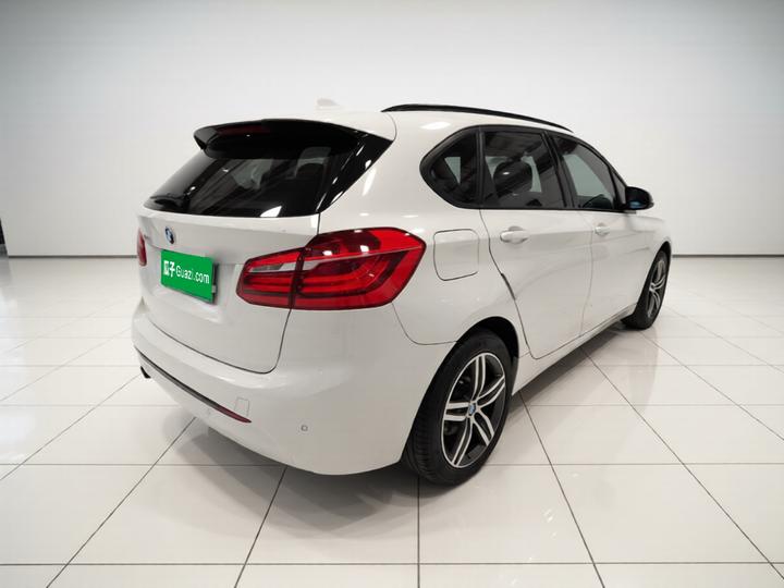 2 Series Wagon 2016 218i Sport Design Package photo 6