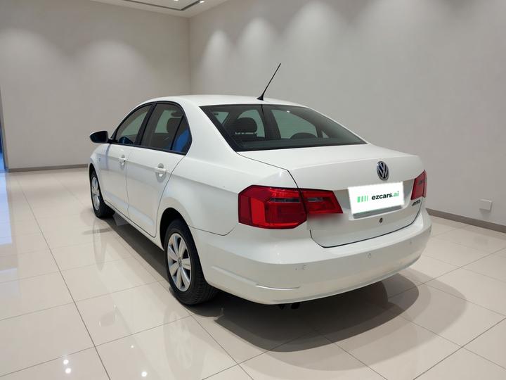 2015 1.6L MT Fashion photo 4
