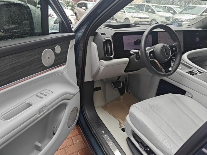 HIMA AITO M9 2024 EREV Ultra 42kWh 6-Seater photo 3