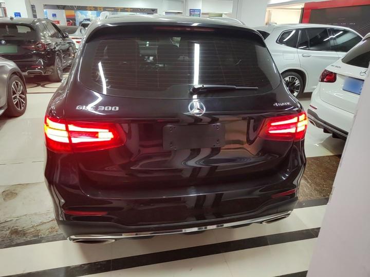 GLC 2017 GLC 300 4MATIC Dynamic photo 3