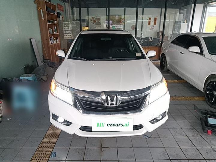 Crider 2013 1.8L AT Luxury photo 2