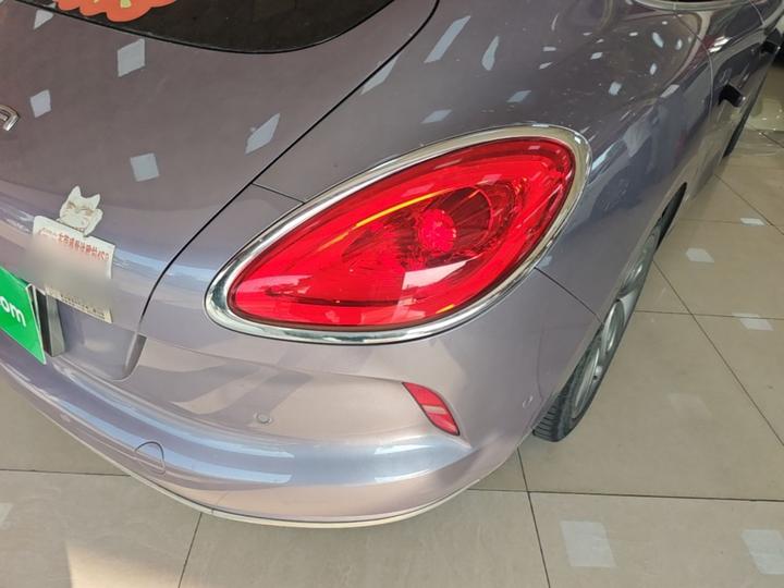 2022 555km Premium photo 7