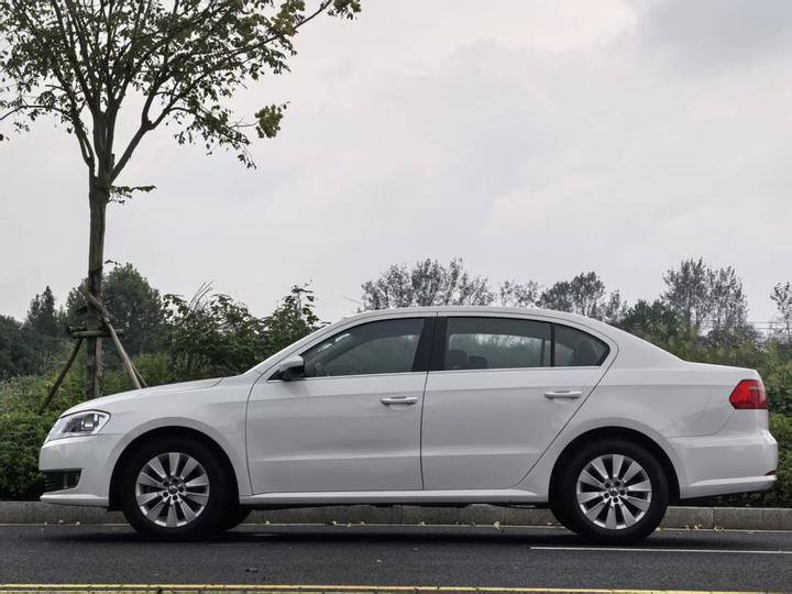 Lavida 2013 Facelift Classic 1.6L MT Comfort photo 2