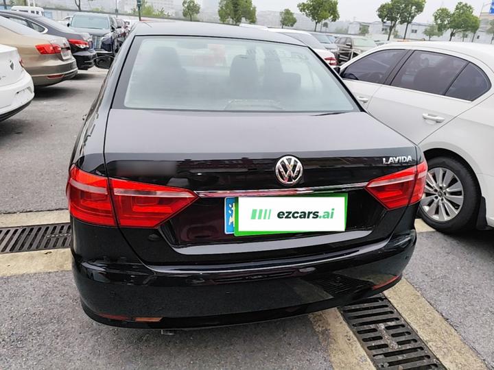 Lavida 2013 Facelift Classic 1.6L MT photo 5