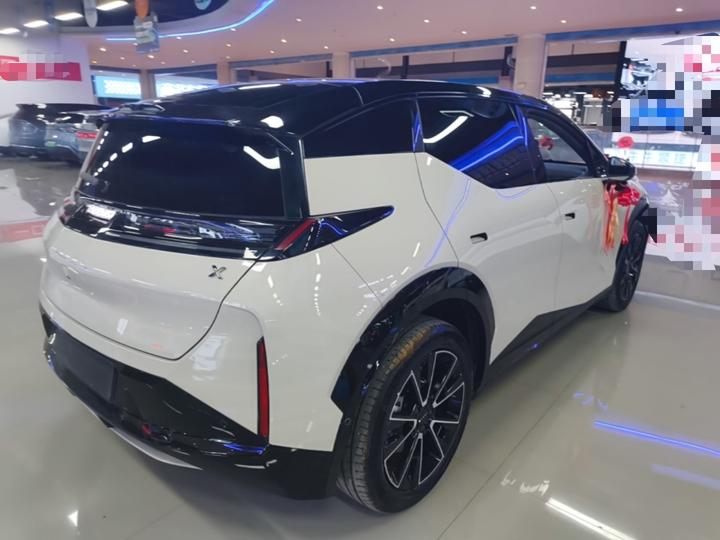 X 2023 RWD ME 5-Seater photo 6