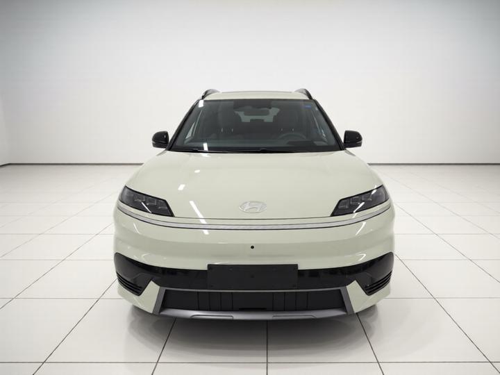 EO 2025 RWD TECH 64.2kWh photo 2