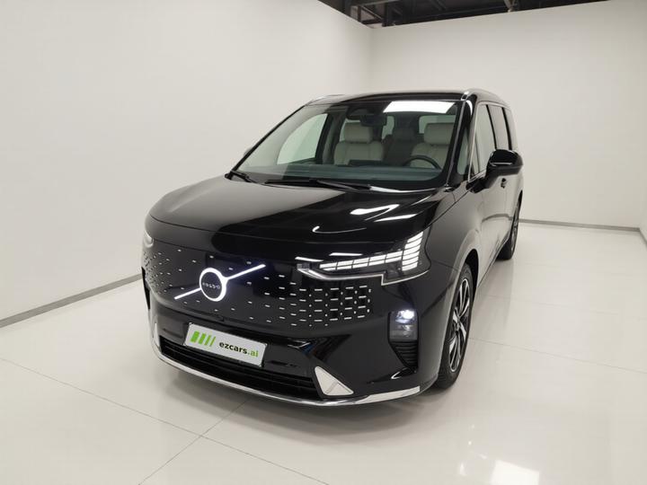 EM90 2025 Ultra 6-Seater