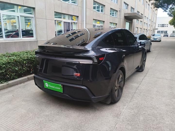 Model Y 2025 RWD Launch Edition photo 6