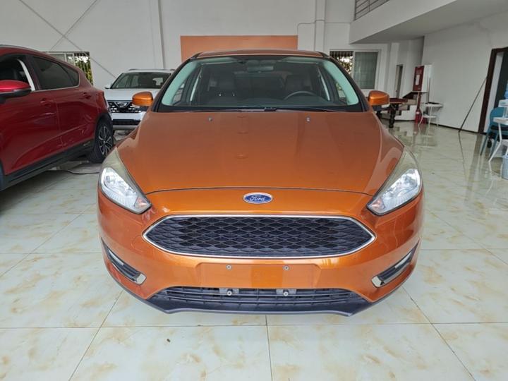 Focus 2017 Hatchback EcoBoost 125 MT Fashion photo 2