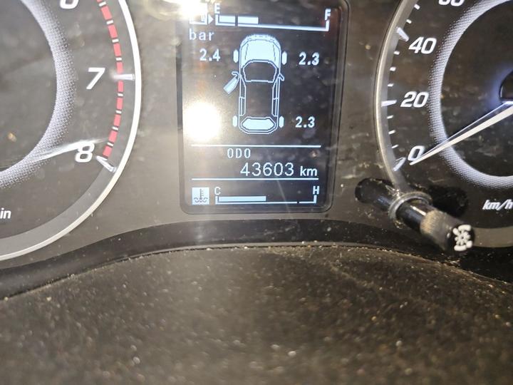 560 2015 1.8L MT Luxury photo 2